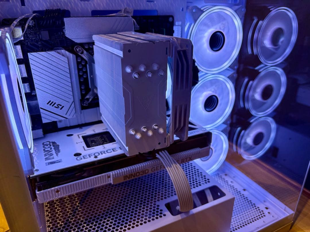 つぶ様　RTX4070　STORM ゲーミングpc i7 13700F