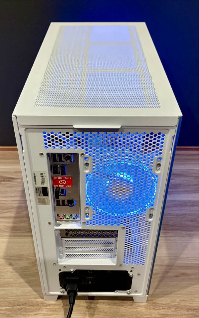 つぶ様　RTX4070　STORM ゲーミングpc i7 13700F