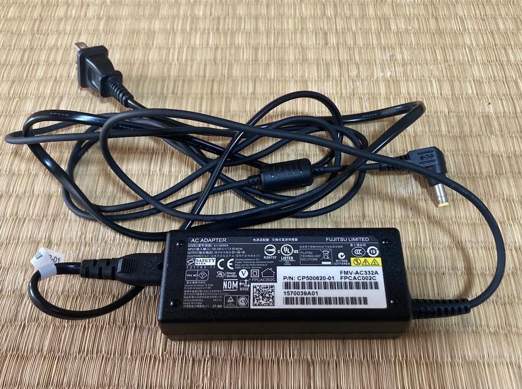 良品 LIFEBOOK (15.6型、8GB、SSD256GB、Win11)