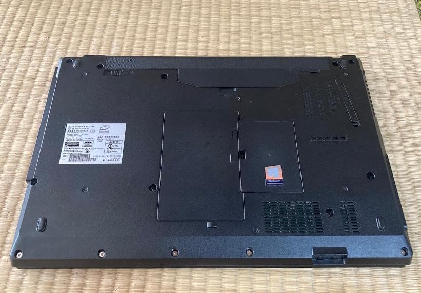 良品 LIFEBOOK (15.6型、8GB、SSD256GB、Win11)