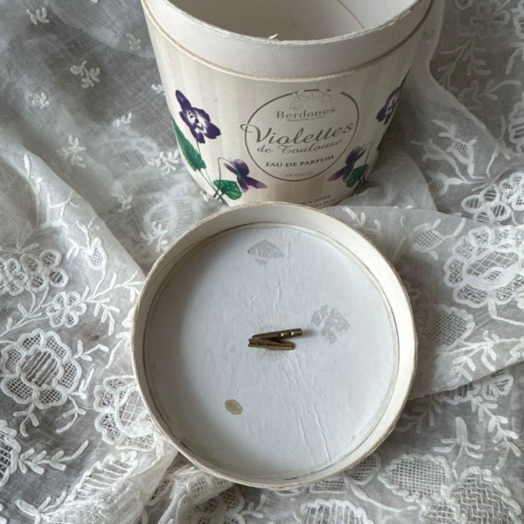 フランスヴィンテージ　スミレのパフュームボックス　紙箱　フランスアンティーク