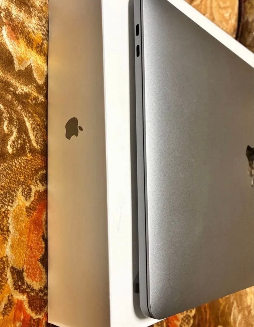Apple MacBook Pro 2022 13インチ 8GB