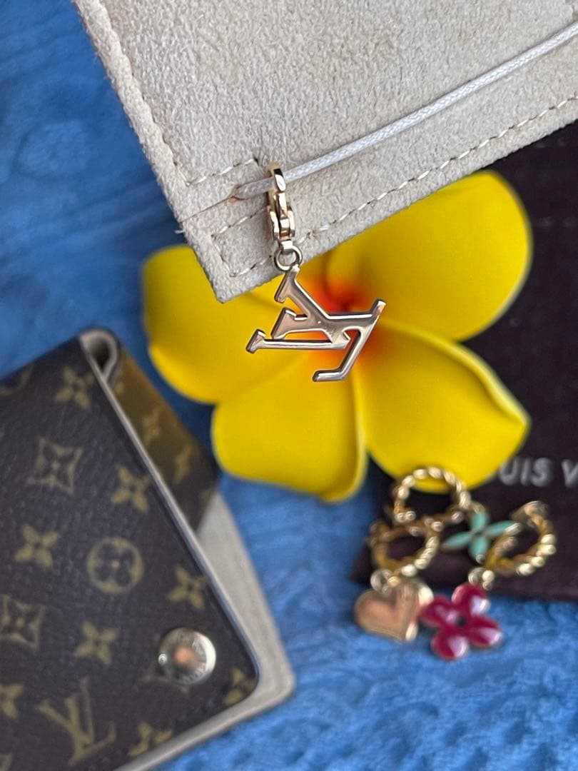 ⭐︎750⭐︎ K18 ⭐︎ルイビィトン⭐︎ チャーム　ゴールド⭐︎LV