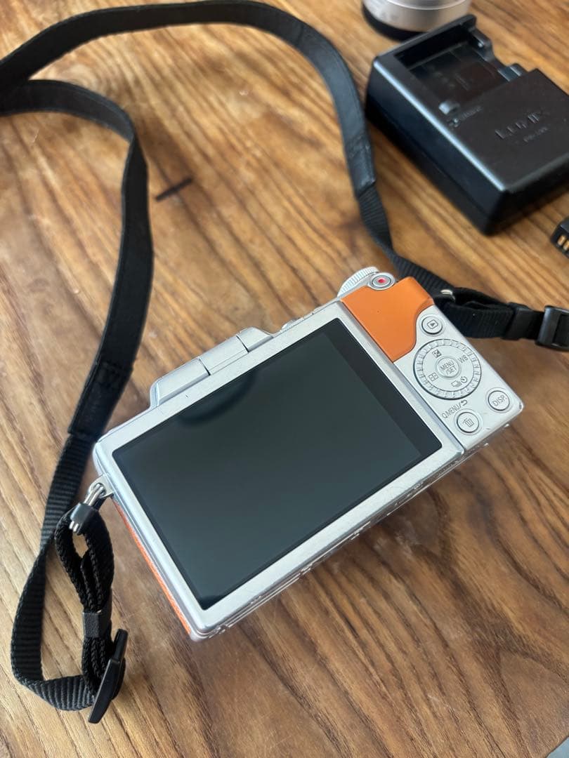 デジタルカメラ　LUMIX DMC-GF7