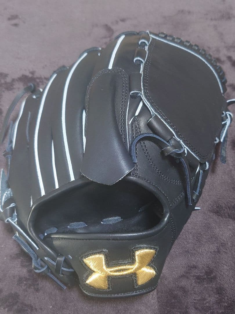 アンダーアーマー 投手用　グローブ 1300667