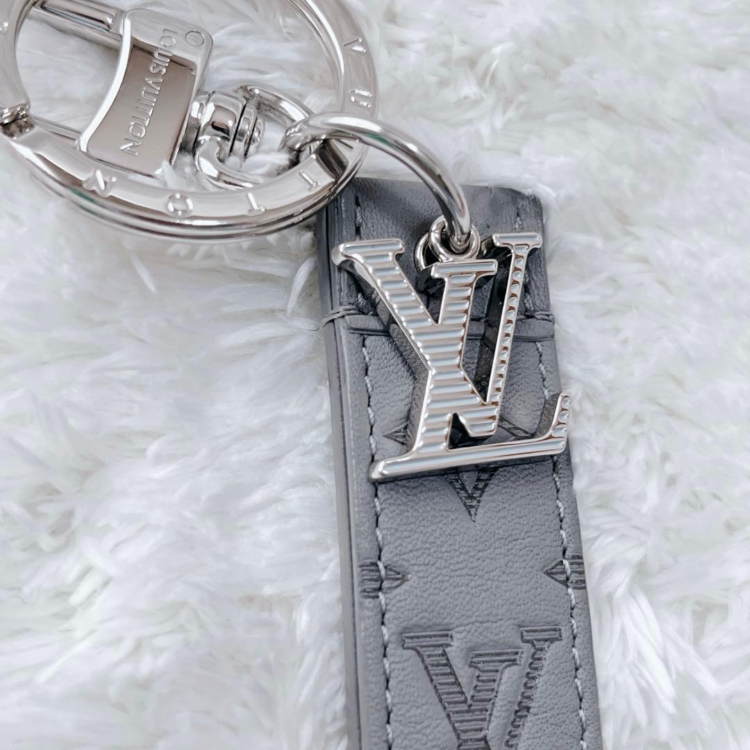 【美品　現行】ルイ・ヴィトン シャドウ キーホルダー ドラゴンヌ グレー