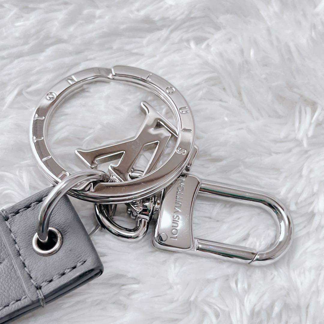 【美品　現行】ルイ・ヴィトン シャドウ キーホルダー ドラゴンヌ グレー