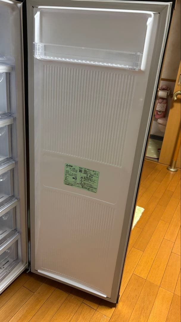 【値下げ・美品】23年製三菱冷凍庫 144L MF-U14H-B ブラック