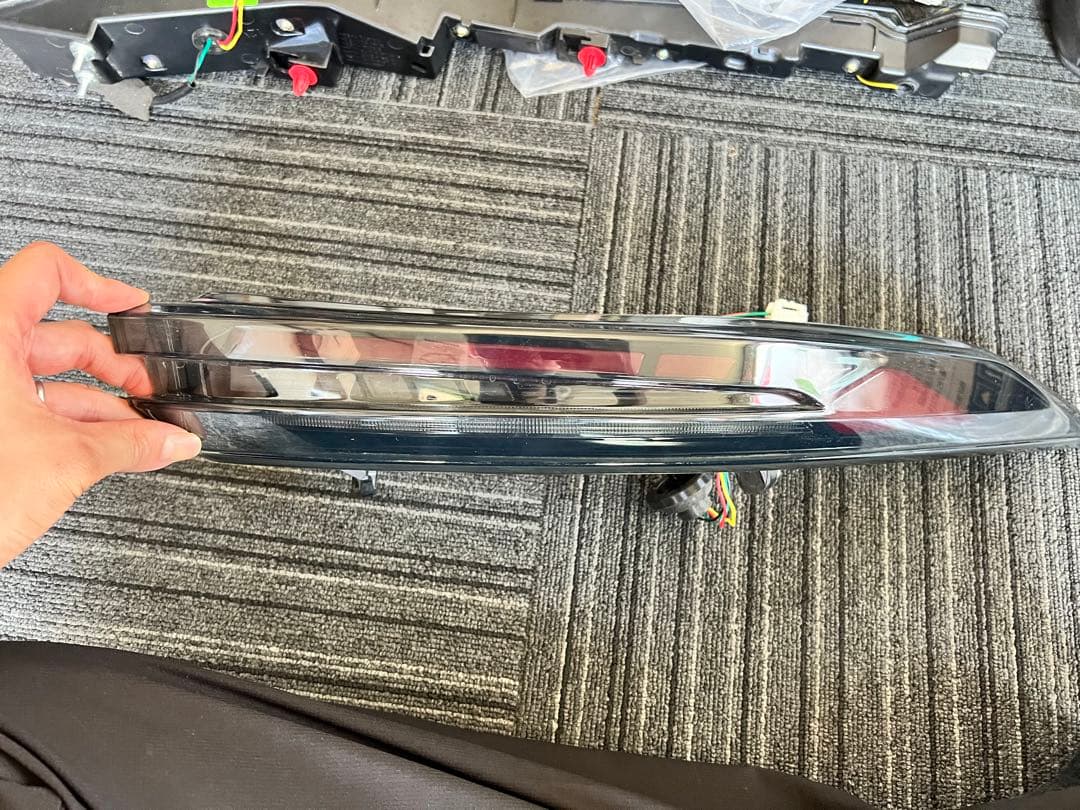 80ハリアー　REIZ Revier LEDテールランプ ジャンク品