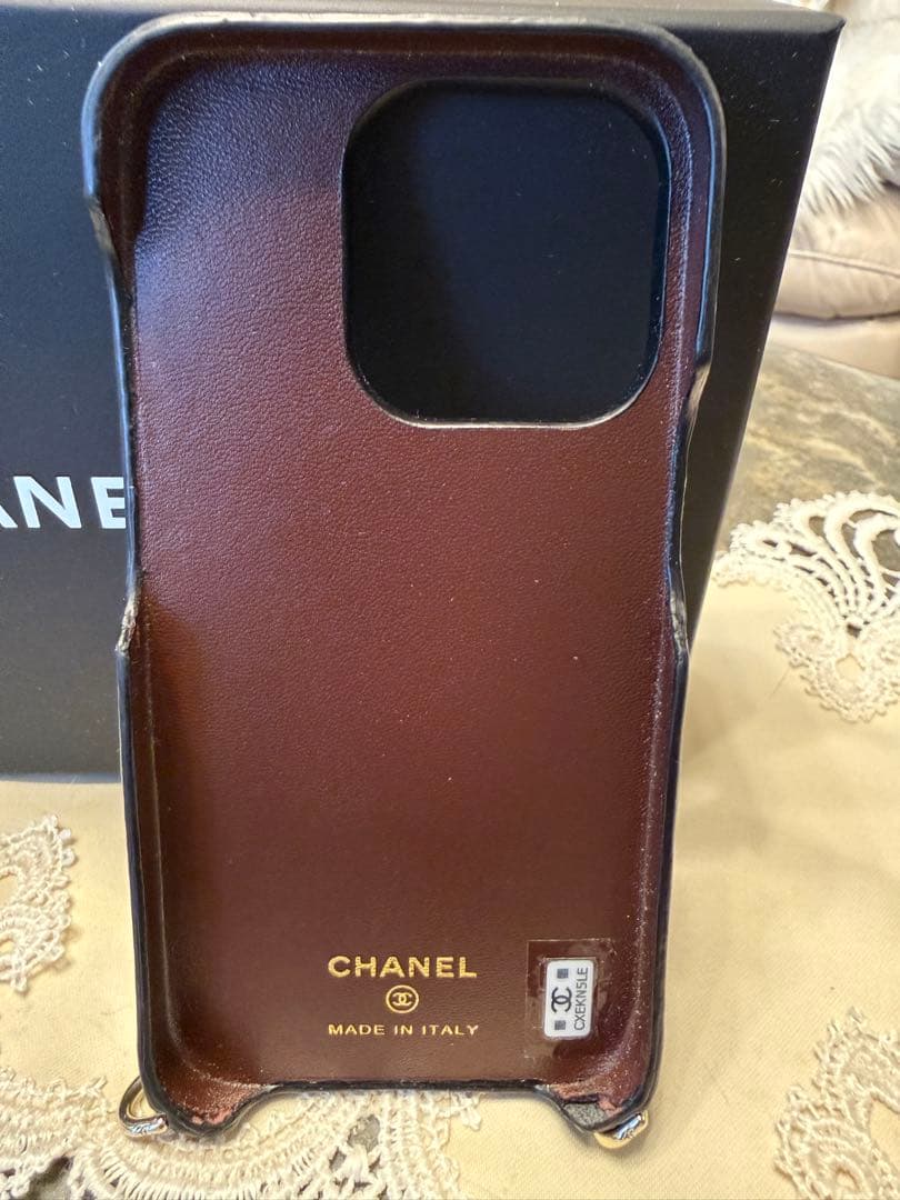 CHANEL ブラックレザー iPhoneケース　 14pro
