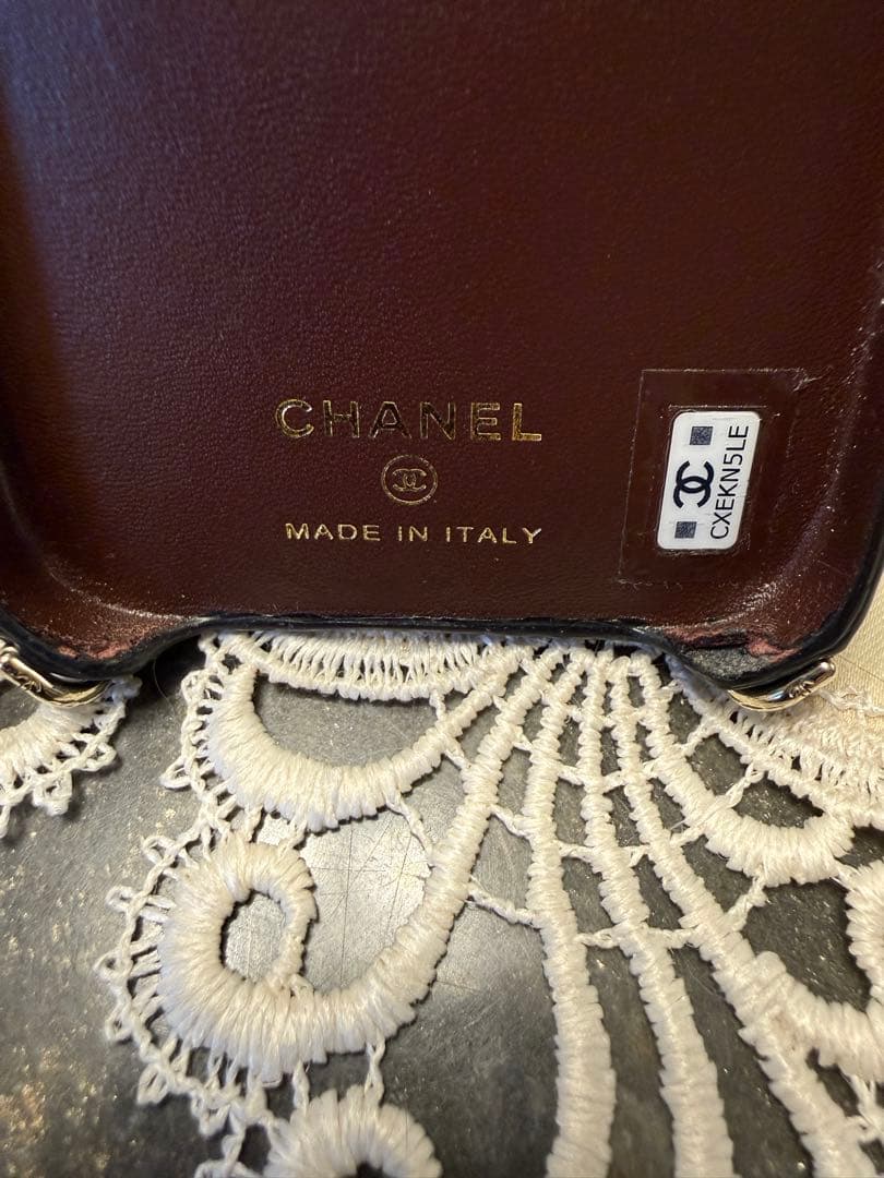 CHANEL ブラックレザー iPhoneケース　 14pro