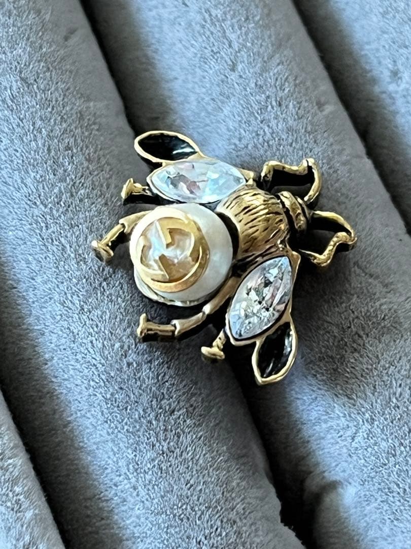 GUCCI クリスタル付きビー(ハチ)ピアス 片耳　bee 難あり　箱あり