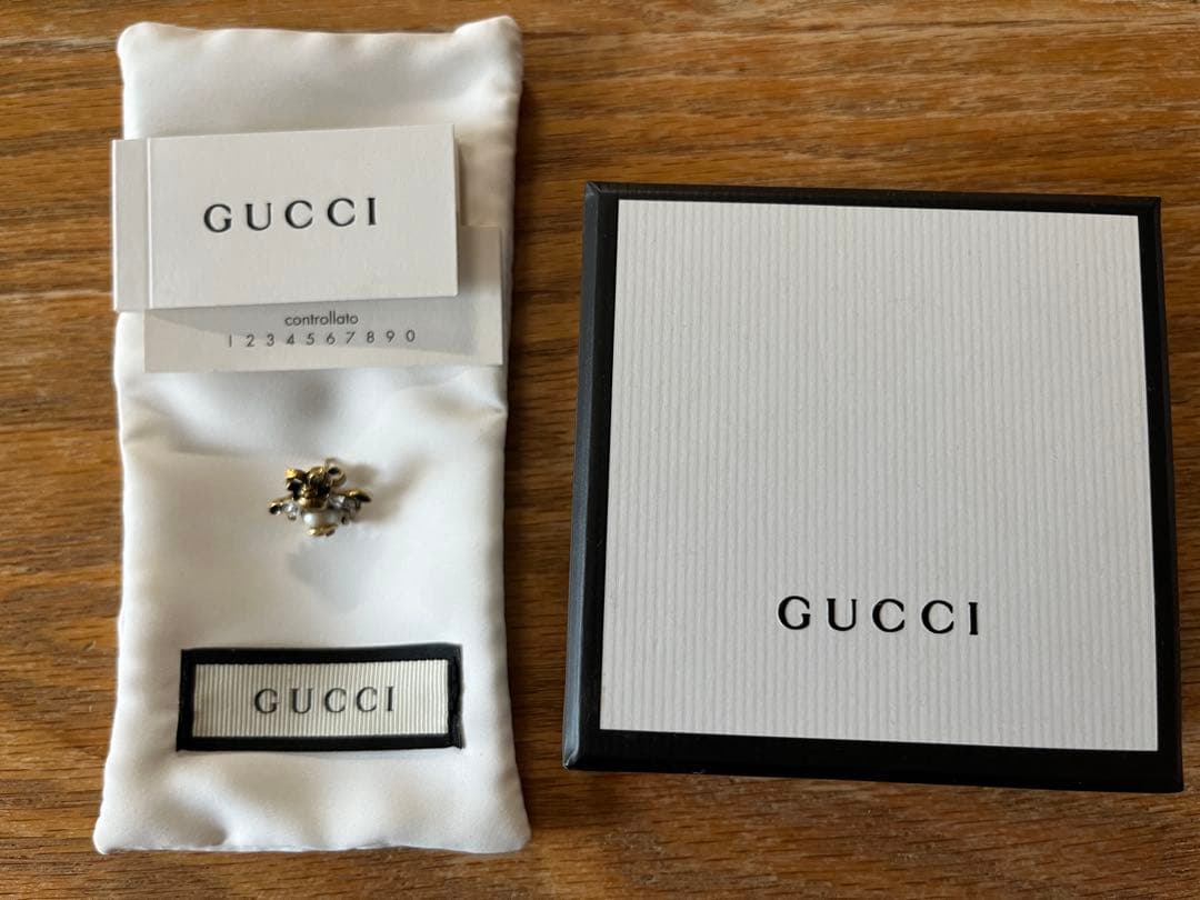 GUCCI クリスタル付きビー(ハチ)ピアス 片耳　bee 難あり　箱あり
