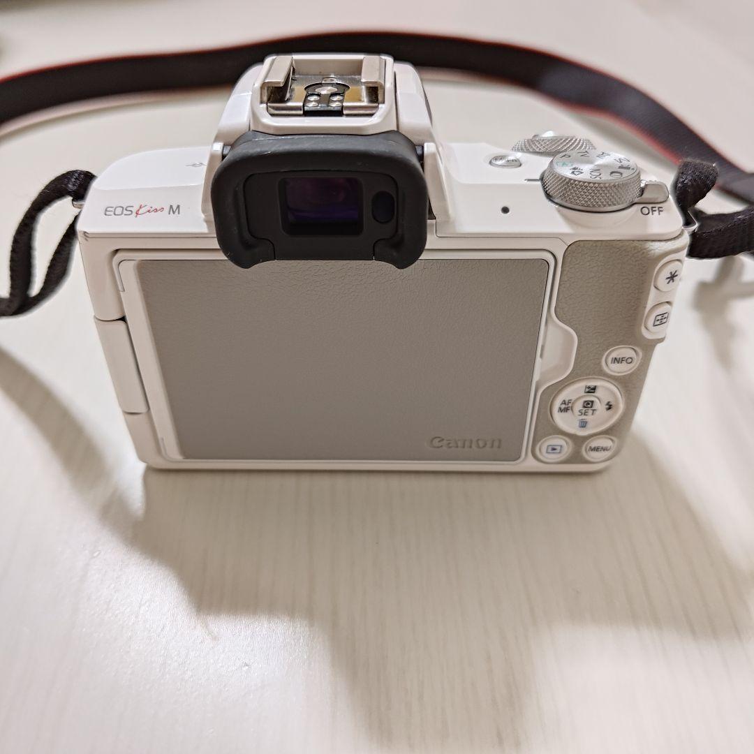 Canon EOS Kiss M ホワイト　SDHCカード32GB