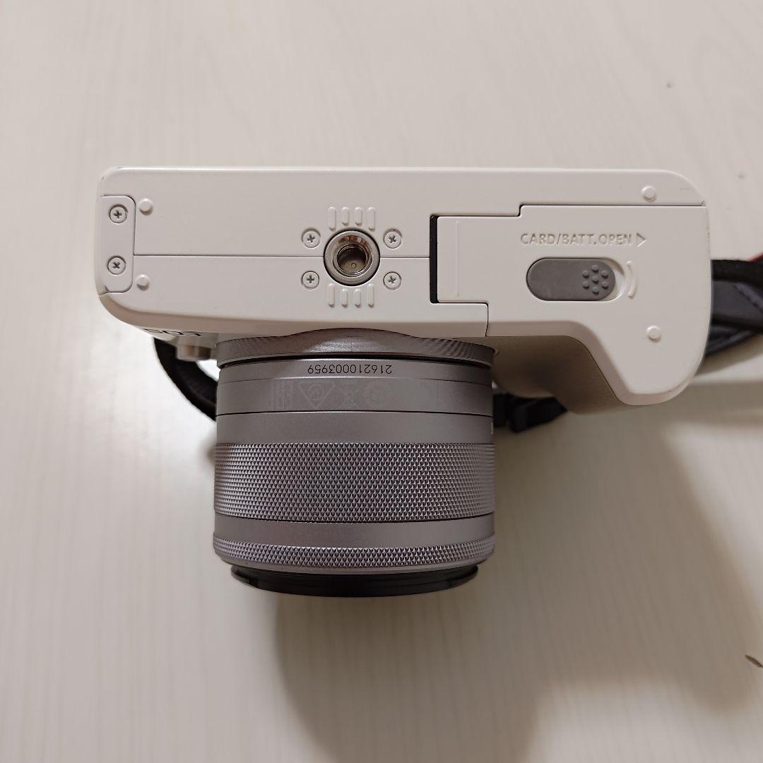 Canon EOS Kiss M ホワイト　SDHCカード32GB