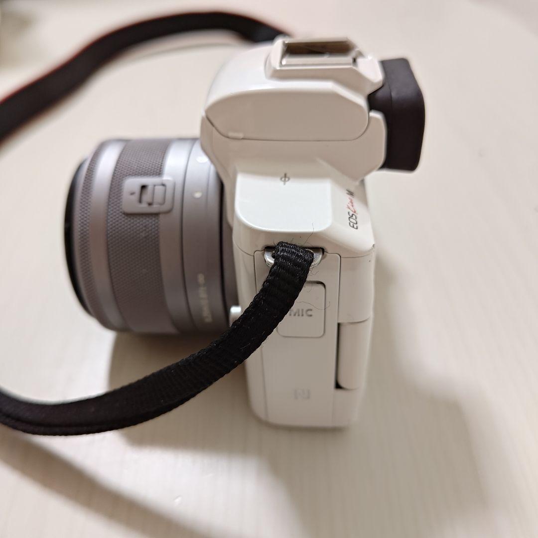 Canon EOS Kiss M ホワイト　SDHCカード32GB