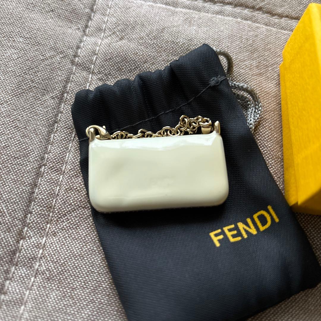 フェンディ　バケット型チャーム