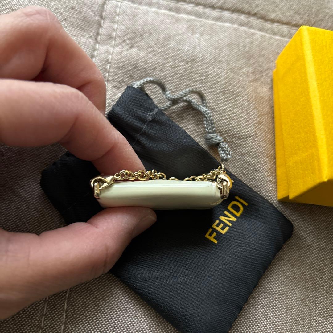 フェンディ　バケット型チャーム