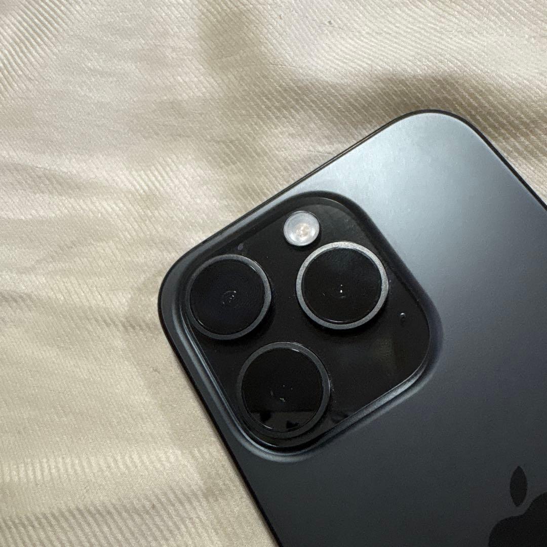Apple iPhone 15 pro 256GB 本体カバー付き