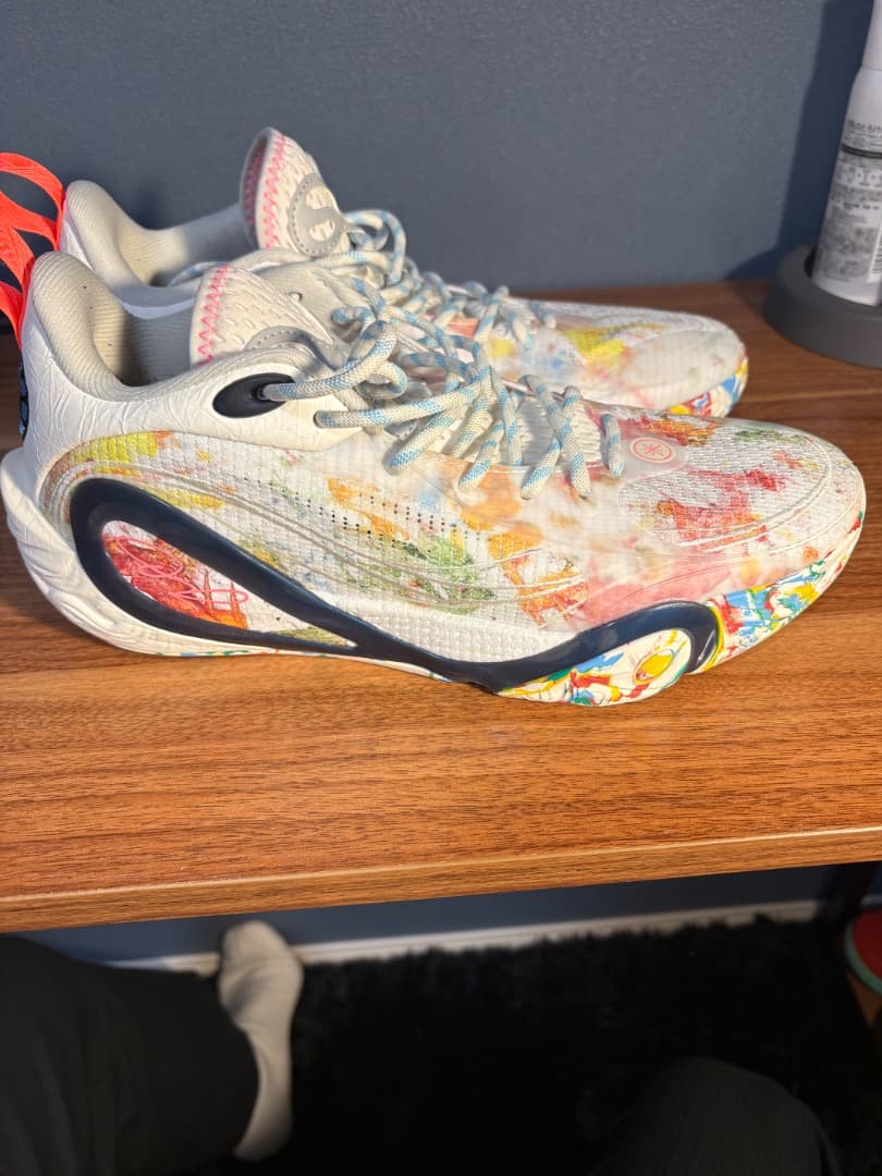 バスケットボールシューズ ホワイト/マルチカラー キャンバス