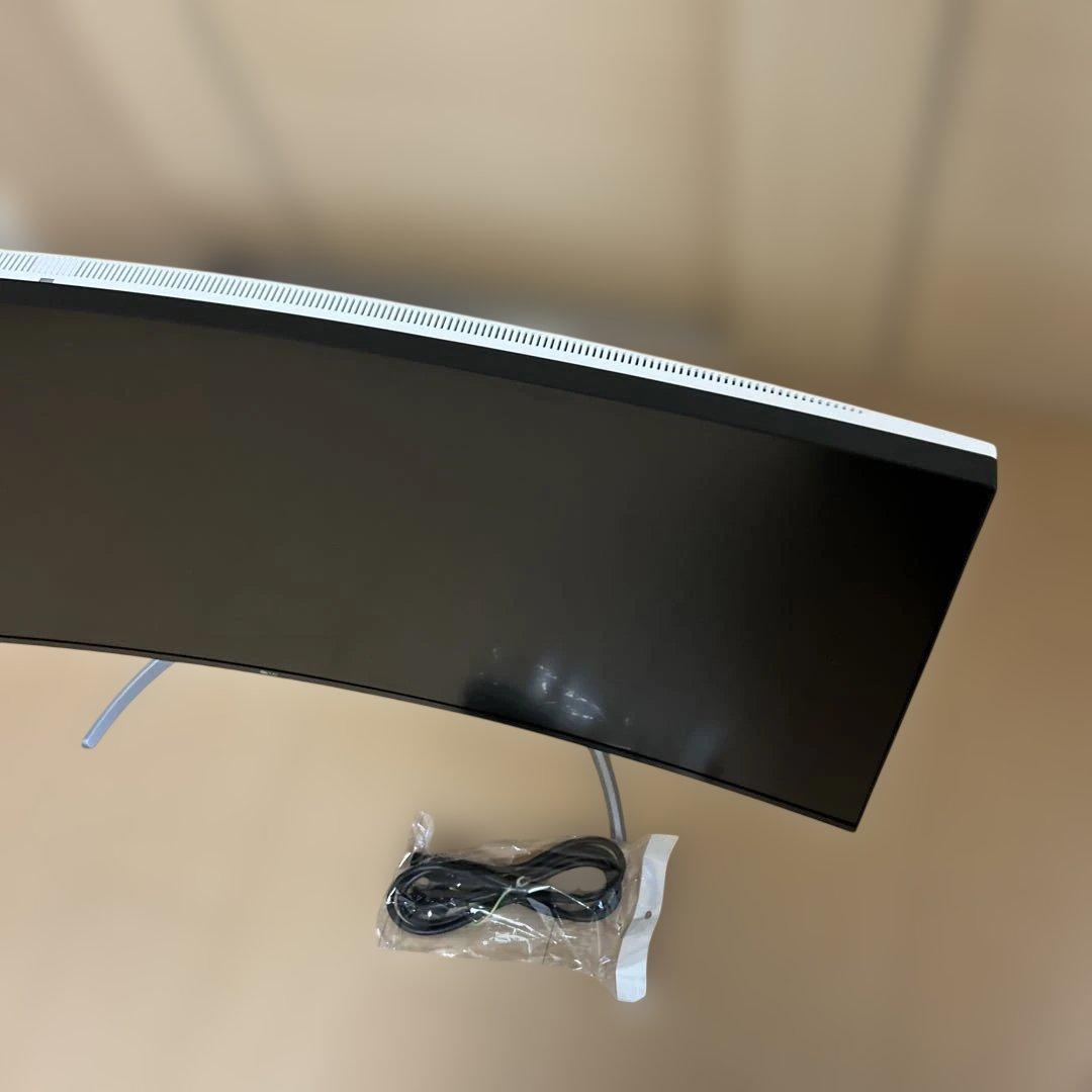 LG製40インチウルトラワイド曲面ディスプレイ 40WP95C-W