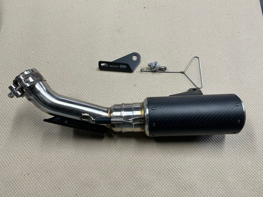 Dukeマフラー　IXRACE カーボンファイバー マフラー