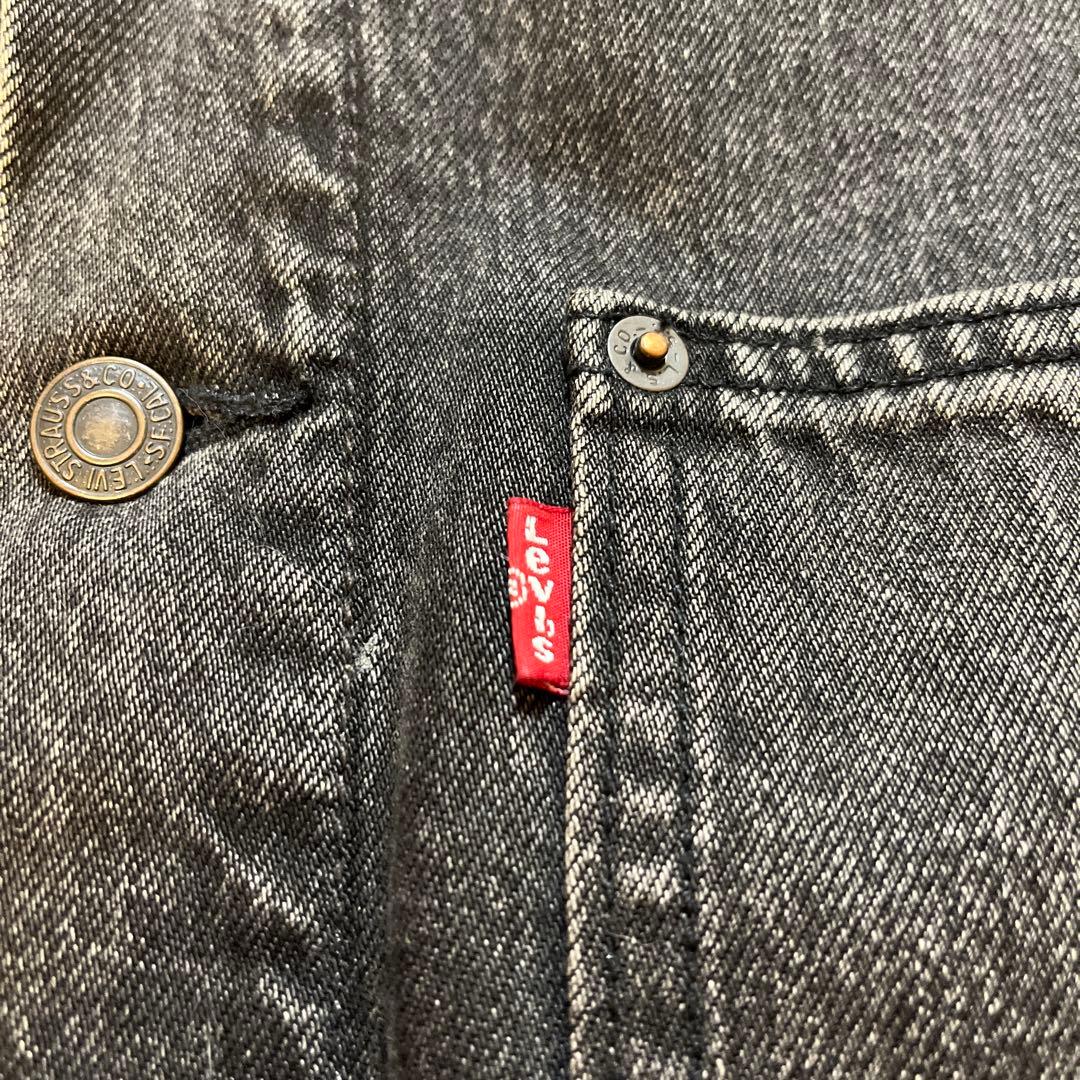 リーバイス　デニムジャケット　先染めブラック　Mサイズ　襟ボア　裏地チェック