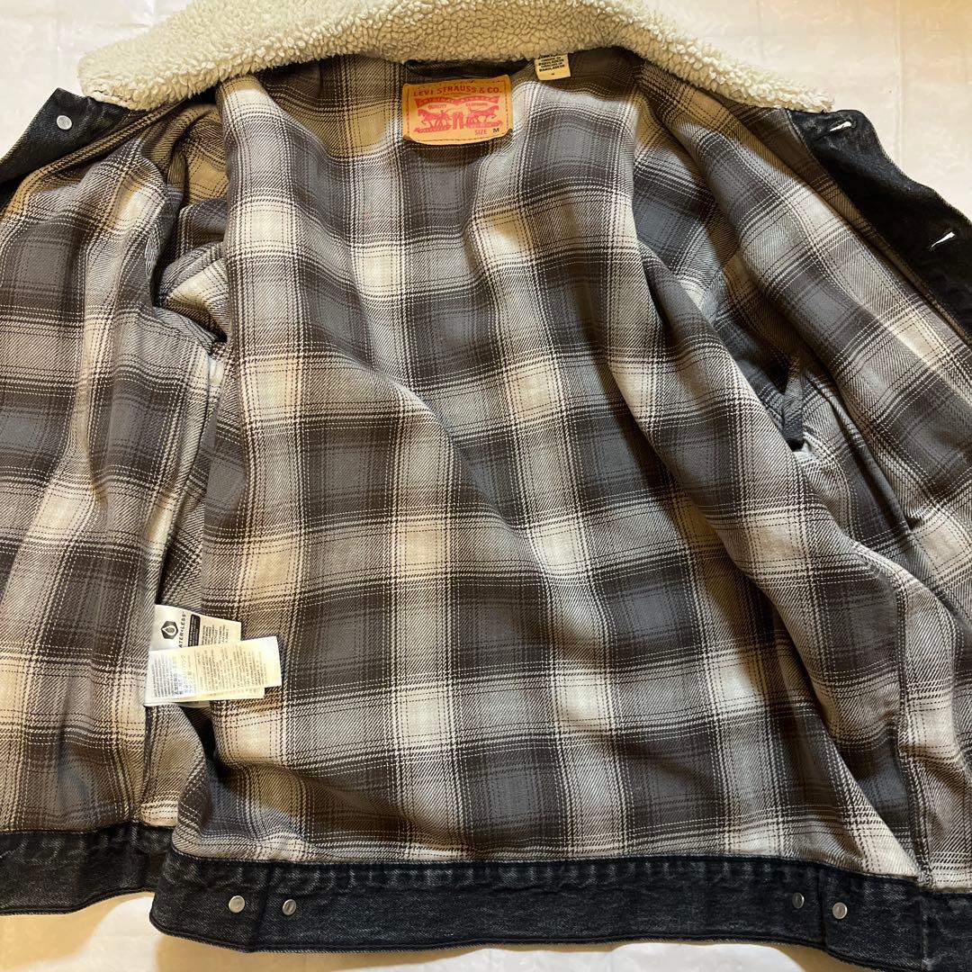 リーバイス　デニムジャケット　先染めブラック　Mサイズ　襟ボア　裏地チェック