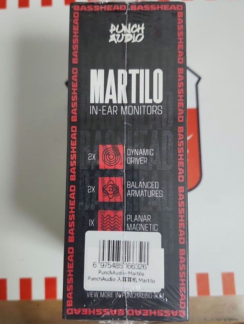 未使用未開封　PUNCHAUDIO MARTILO 有線イヤホン　他社イヤピ付き