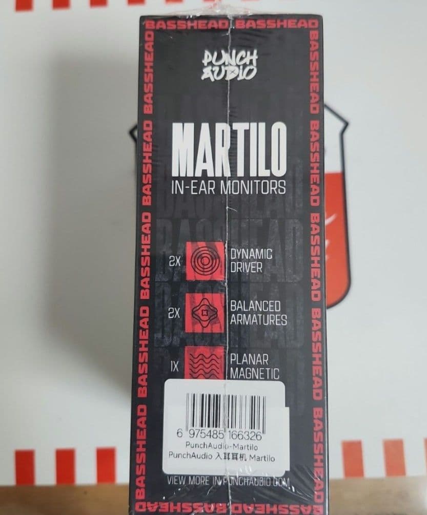 未使用未開封　PUNCHAUDIO MARTILO 有線イヤホン　他社イヤピ付き