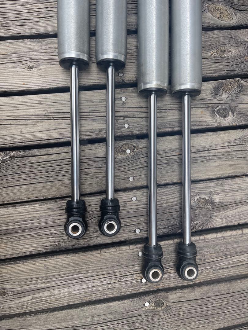 FOX パフォーマンスシリーズ 2.0 IFP ショック 2〜3インチアップ