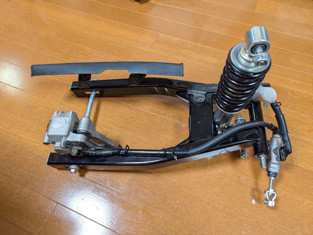 ape100　多分純正　スイングアーム　タイヤ