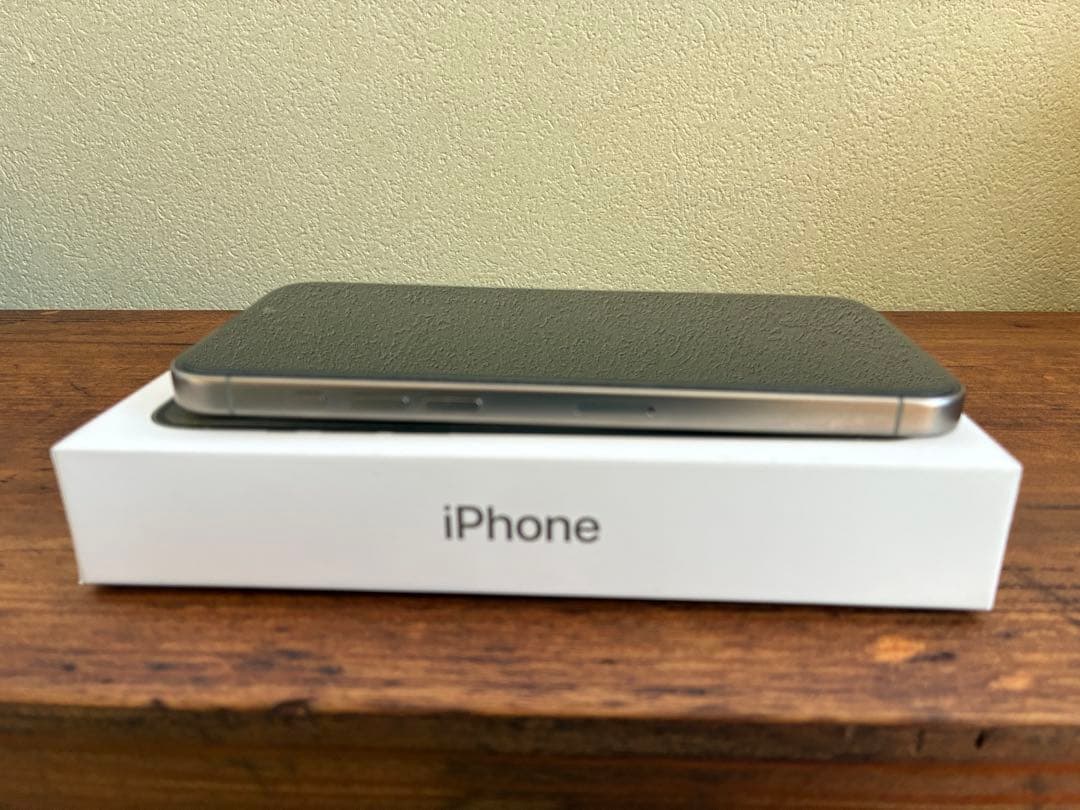 【美品】iPhone 15 Pro Max 256GB ナチュラルチタニウム