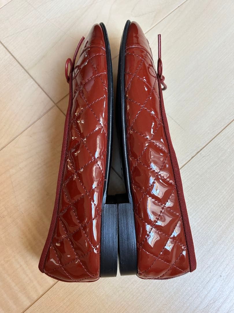 CHANEL 赤 フラットシューズ