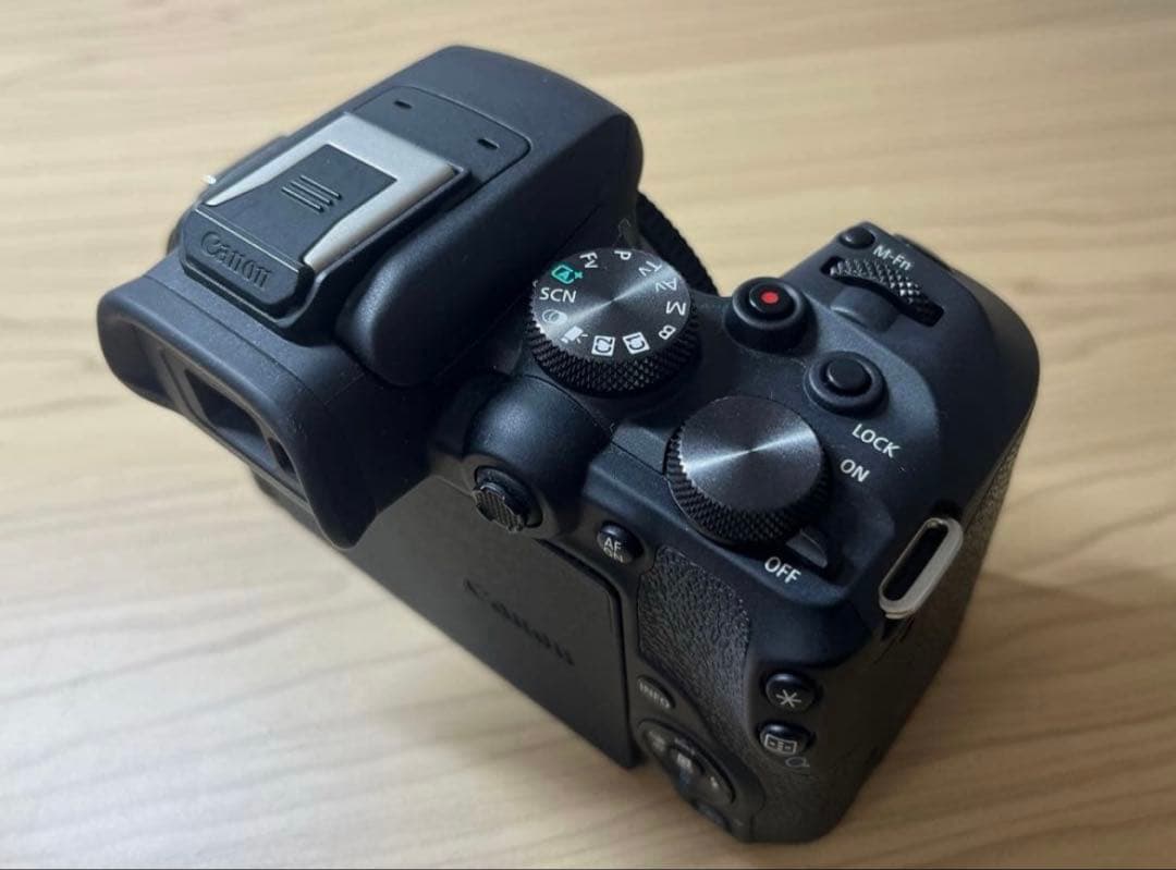 Canon EOS R10 ミラーレス 一眼レフ カメラ スポーツ