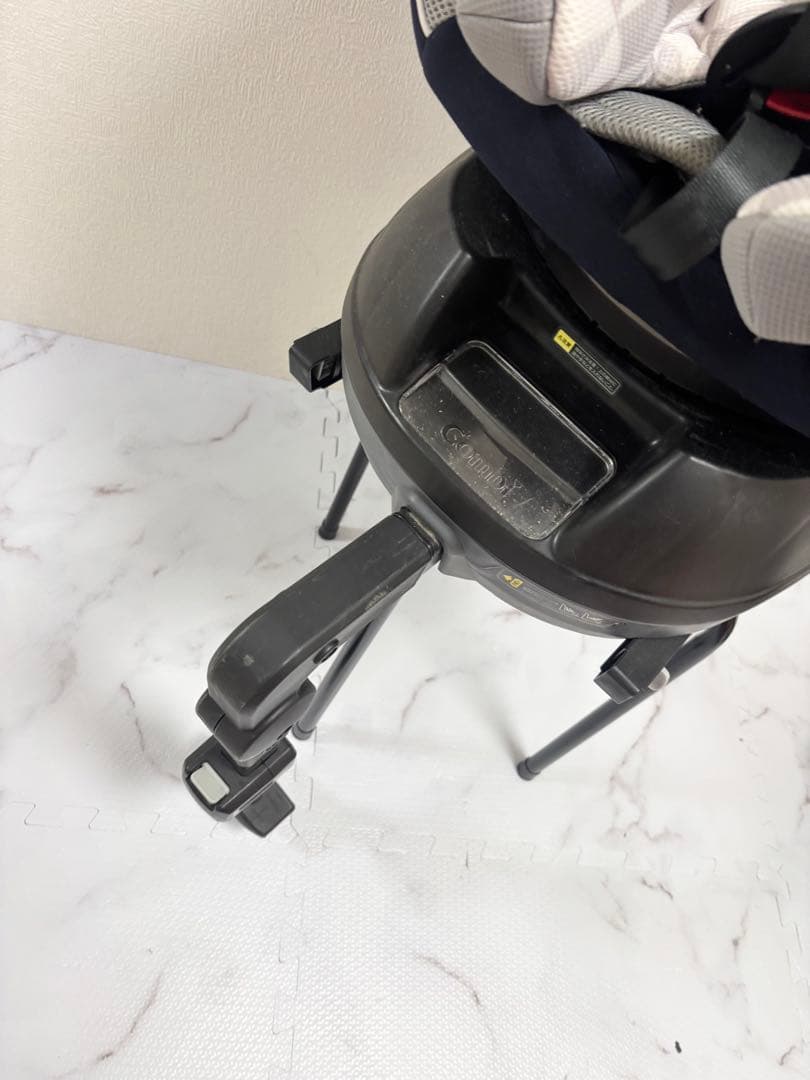 美品　コンビ　クルムーヴスマート　ISOFIX エッグショック　紺　回転式