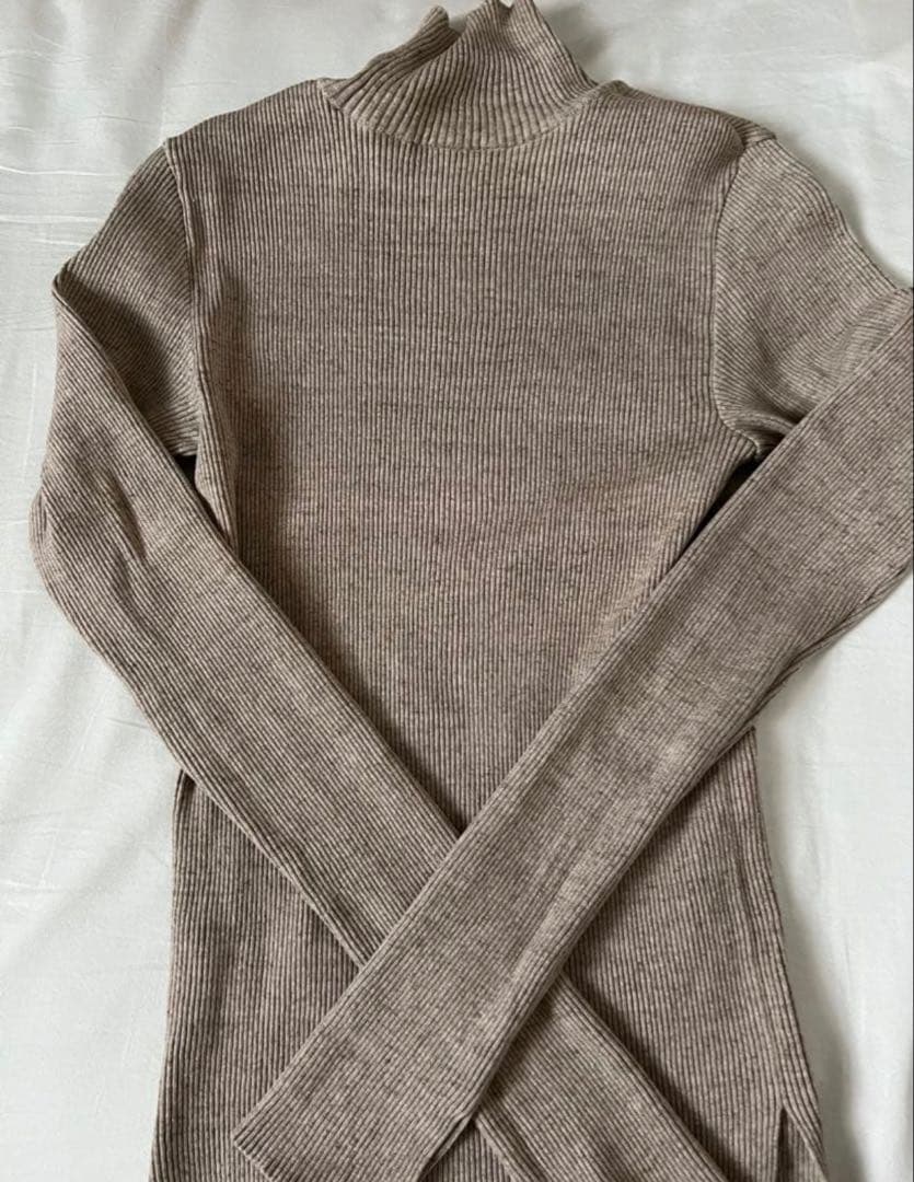 美品　オーラリー　ギザ　タートルネック