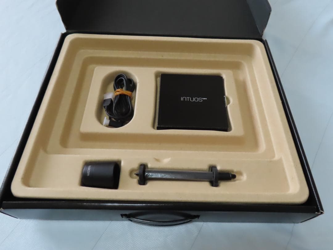 ワコム　ペンタブレット   PTH-651/K1