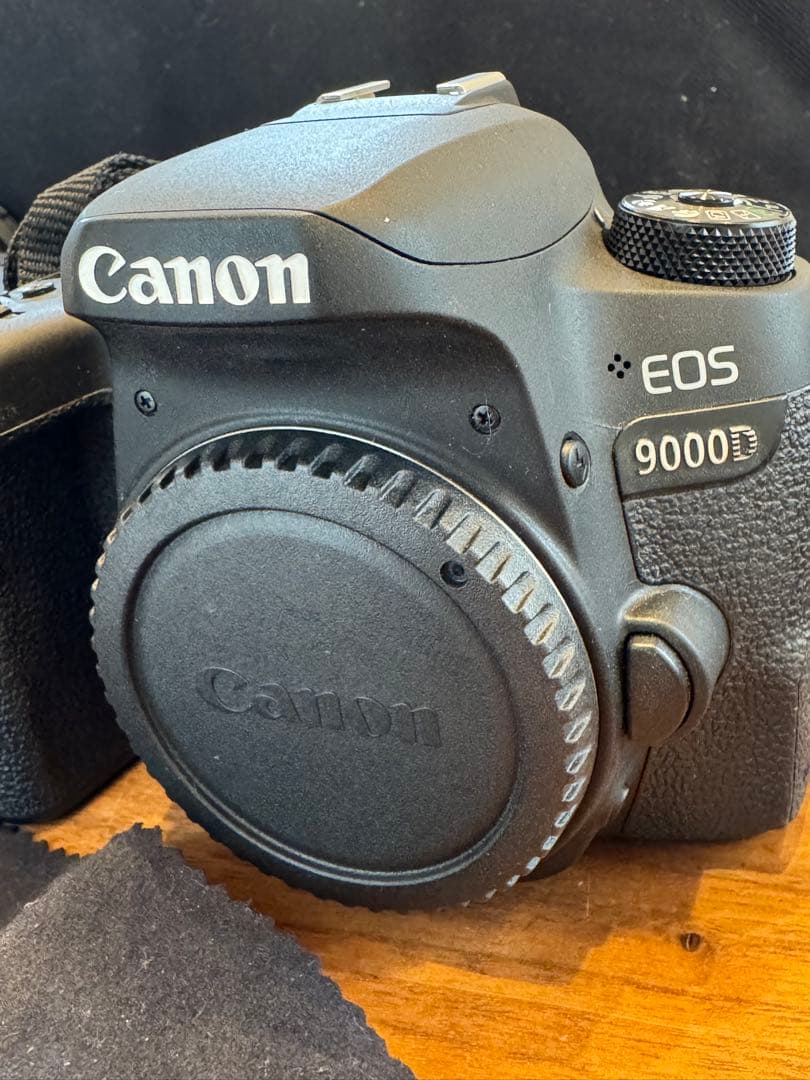 CanonEOS 9000D デジタル一眼レフカメラ　18-135 IS USM