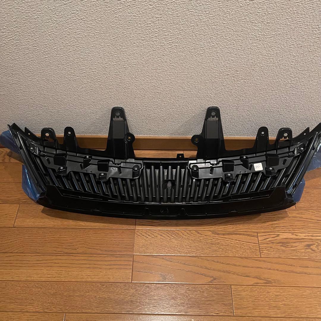 トヨタ 60ハリアー純正フロントグリル