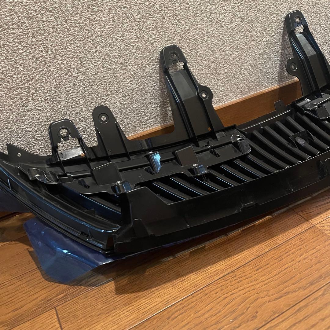 トヨタ 60ハリアー純正フロントグリル