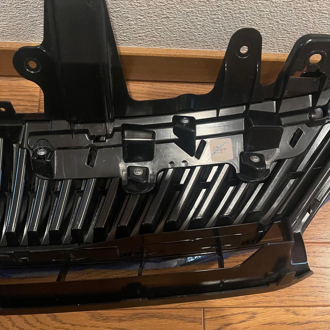 トヨタ 60ハリアー純正フロントグリル