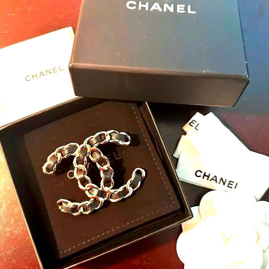 レア美品　CHANEL シャネル　ブローチ　チェーン　レザー　CCマーク