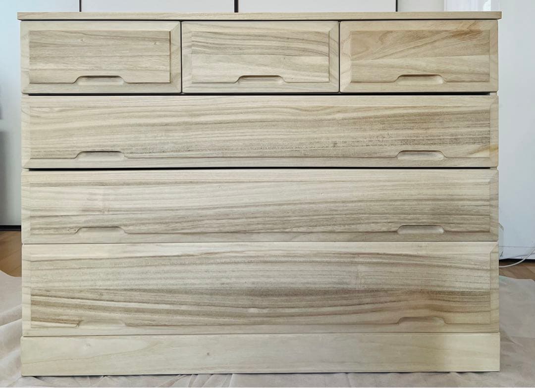 桐ダンス (箪笥)奥行60cm×幅100cm×高さ75.5cm キャスター付