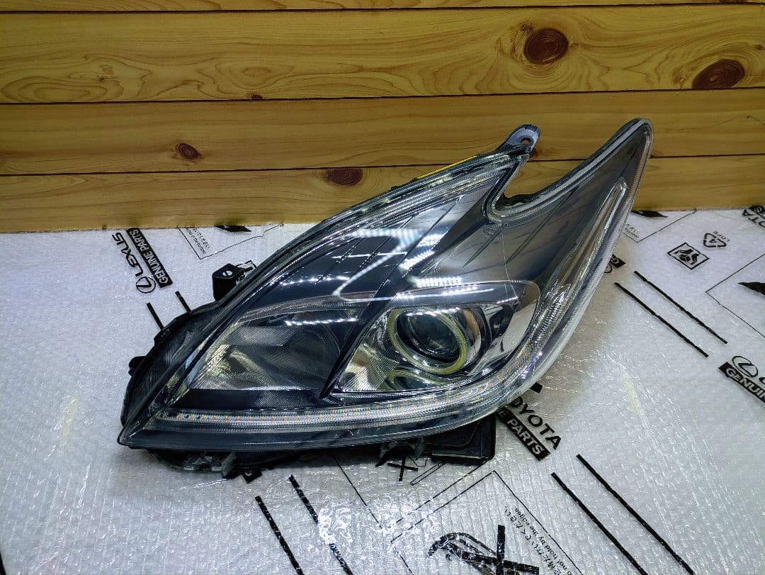 30プリウス 後期 ヘッドライト イカリング シーケンシャル ZVW30