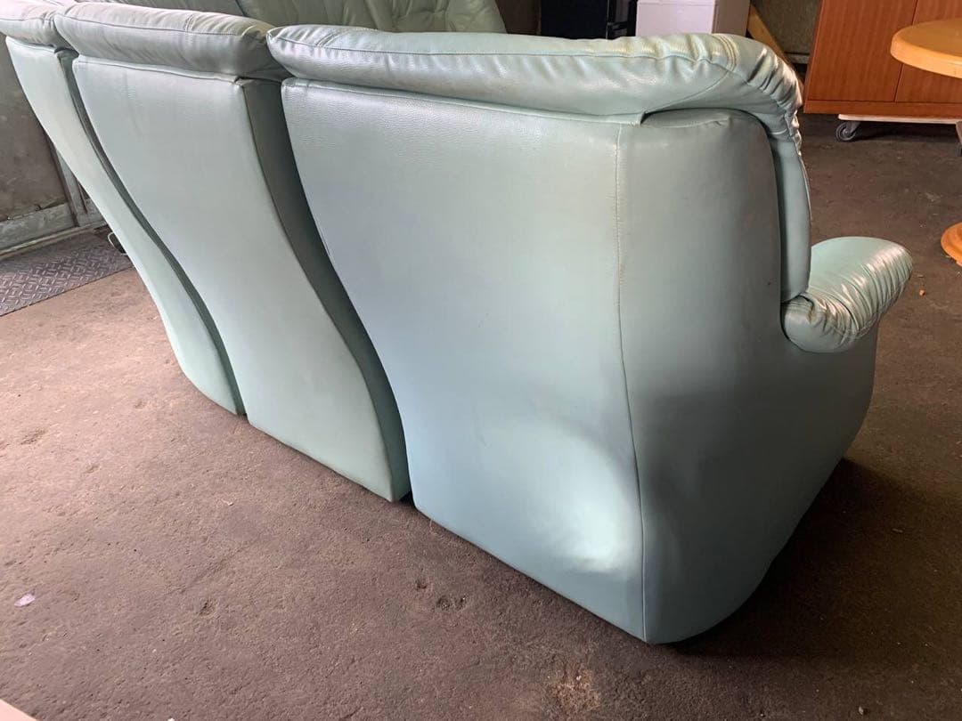 ♦️IKEAコーナーソファ　丸テーブル