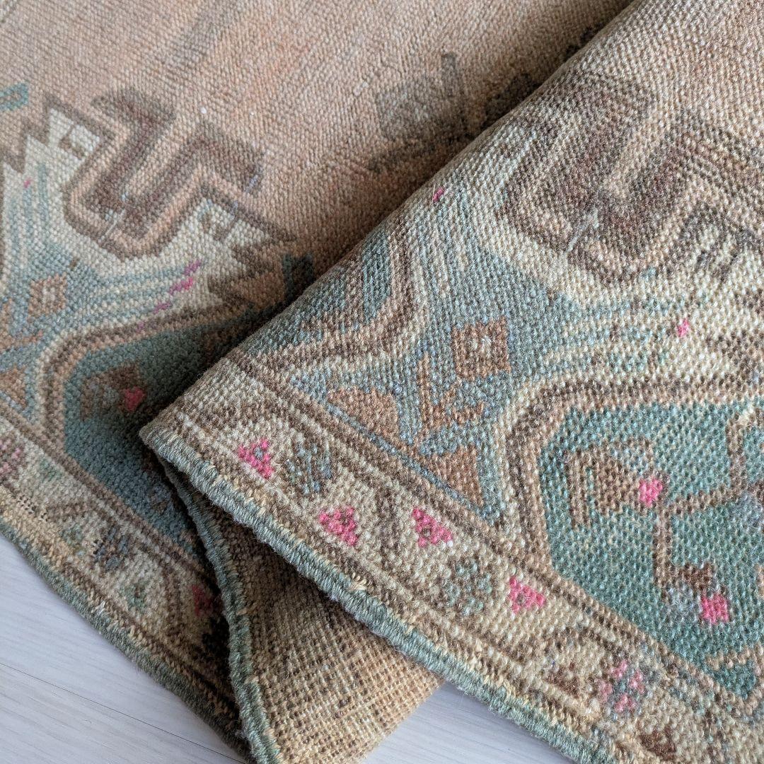 52×88 メダリオン　オレンジベージュ　トルコヴィンテージラグ　ミニサイズ