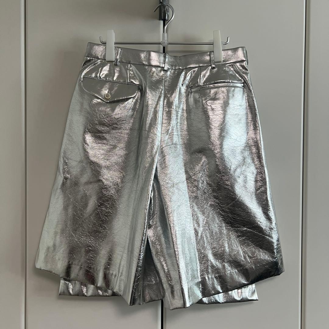 ブラックコムデギャルソン 24SS シルバー アシンメトリー ショートパンツ