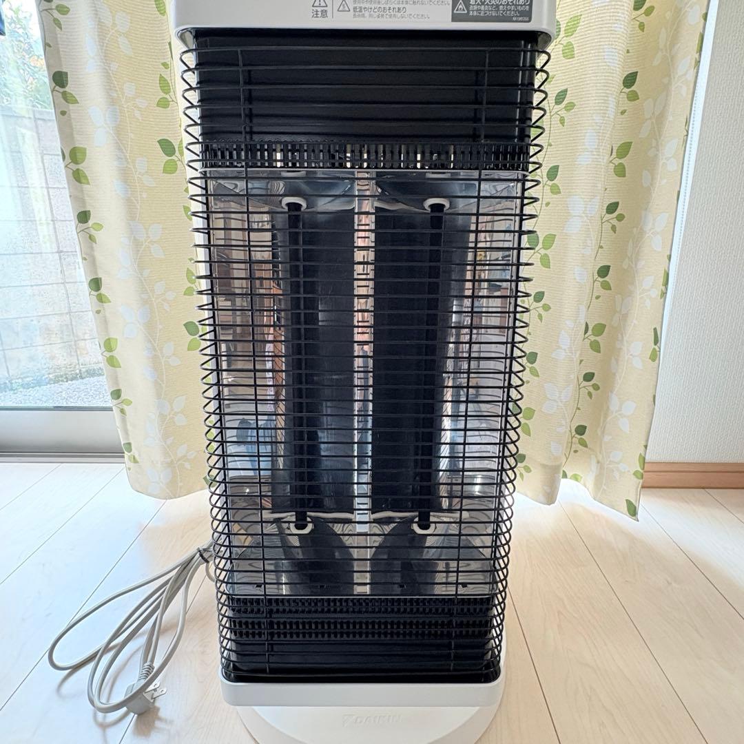 【美品】ダイキン　遠赤外線暖房機　セラムヒート 2021年CER11YS-W 白