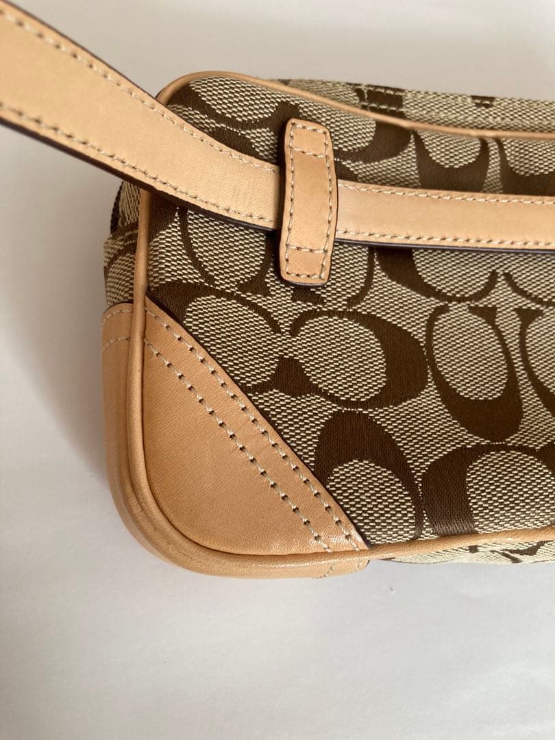 ⭐︎新品　未使用品⭐︎ コーチCOACH シグネチャー ベージュ ウェストポーチ
